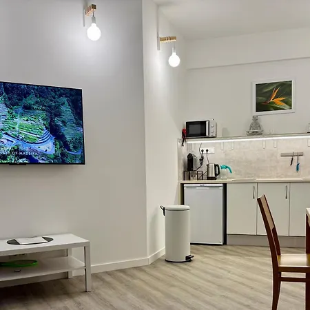 Corner - By Matur Appartement